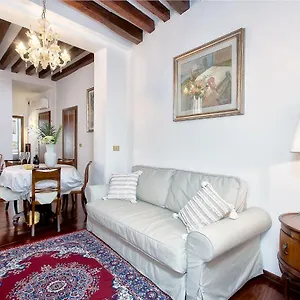 https://residenza-calle-larga-san-marco.hotelslidodijesolo.com